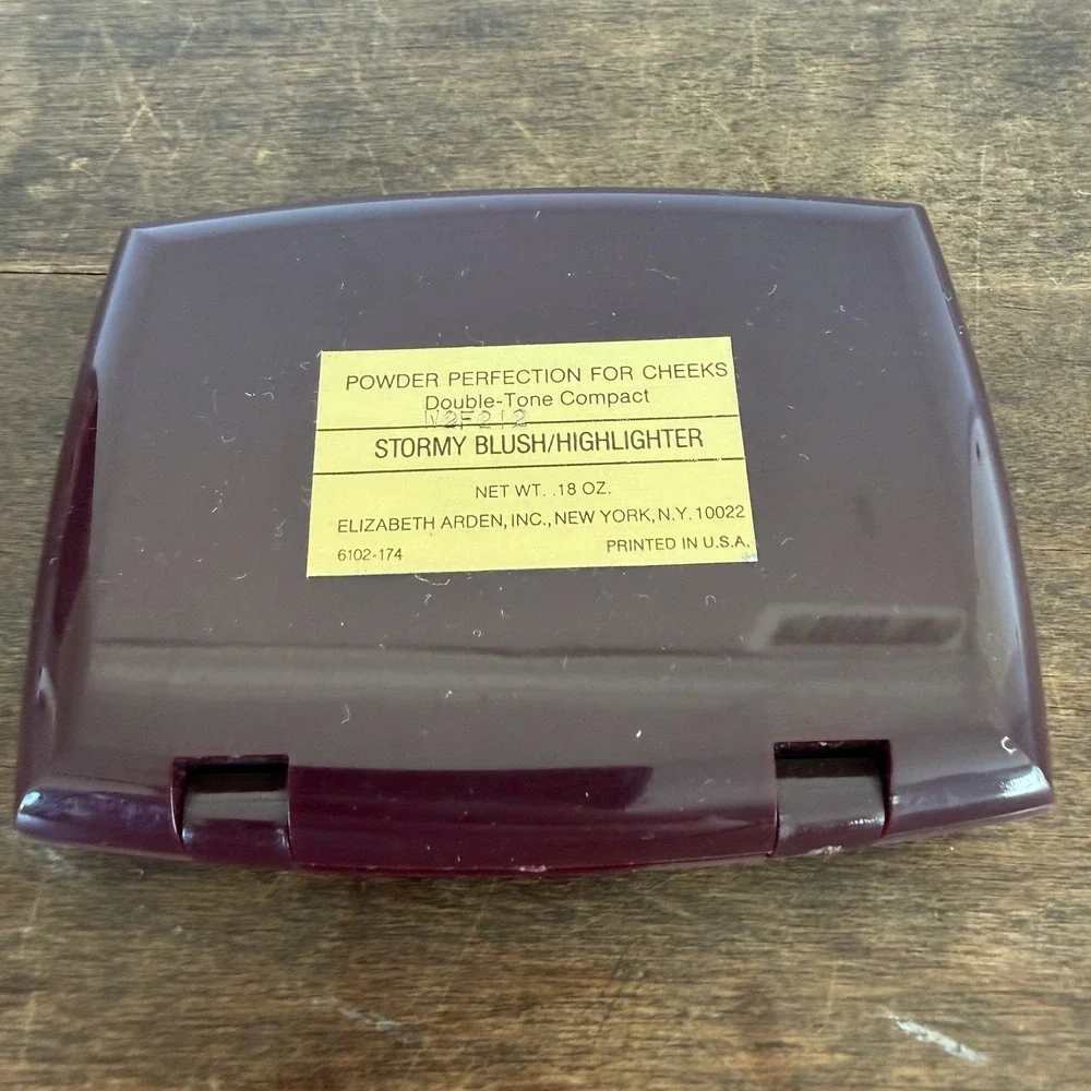 VTG Elizabeth Arden Powder Perfection For Cheeks Stormy Blush/Highlighter‎ Dual